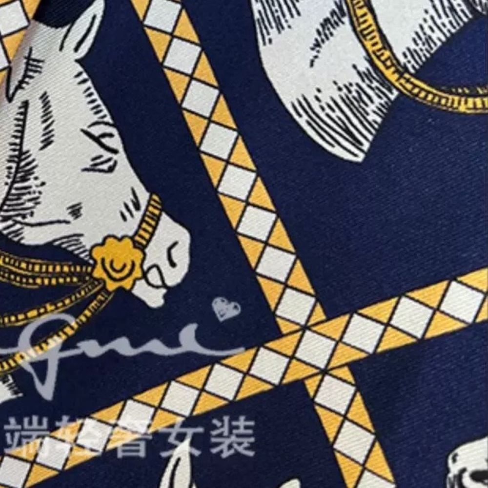 Designer-Style Equestrian-patterned Maxi Dress - Picture 9 of 12